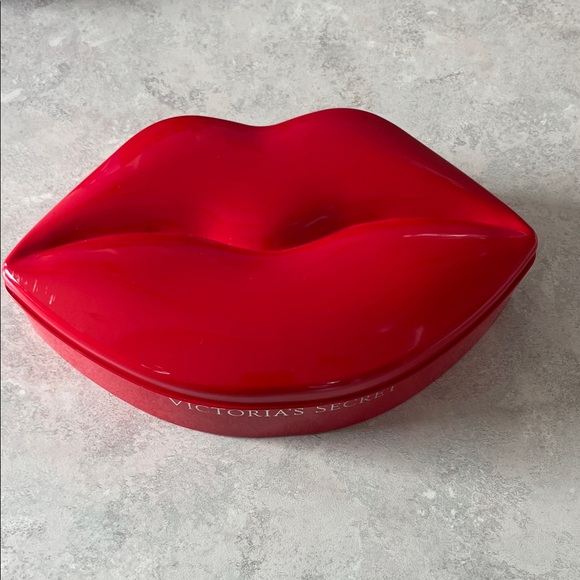 Victoria's Secret Lip-Shaped Red Case with Gloss Set Discontinued set - Picture 3 of 4